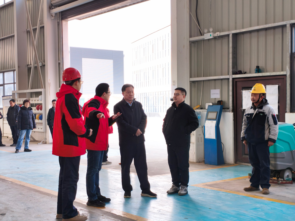 縣政協(xié)李?lèi)?ài)國(guó)主席、縣工信局何敬副局長(zhǎng)、開(kāi)發(fā)區(qū)招商局王祝威局長(zhǎng)聯(lián)合調(diào)研智杰優(yōu)搬運(yùn)